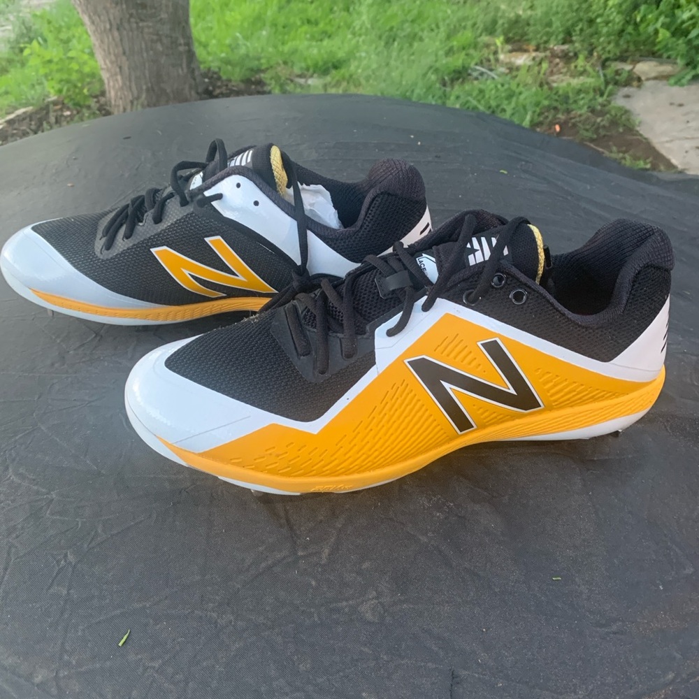 New Balance Mens Yellow Baseball Sports Trainers Cleats Sneakers NWT